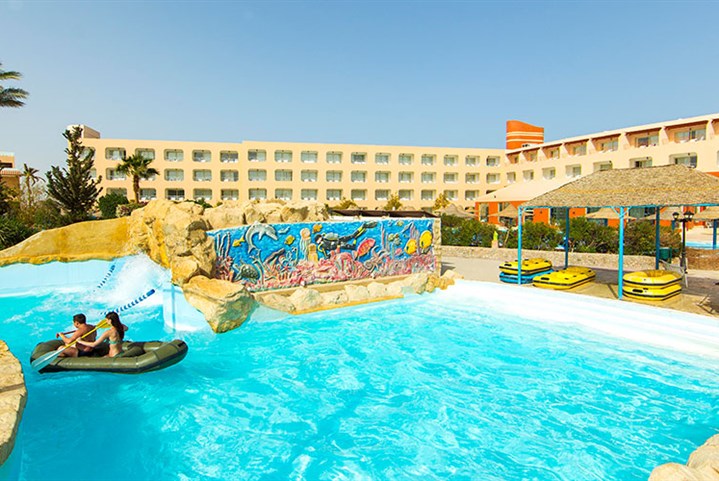Hotel Titanic Resort & Aqua Park - 