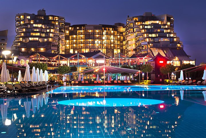 Hotel Limak Lara Deluxe & Resort - Turecko