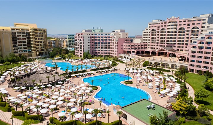 Hotel Dit Majestic Beach Resort - 