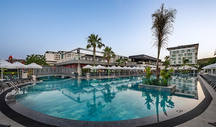 Hotel White City Resort - 