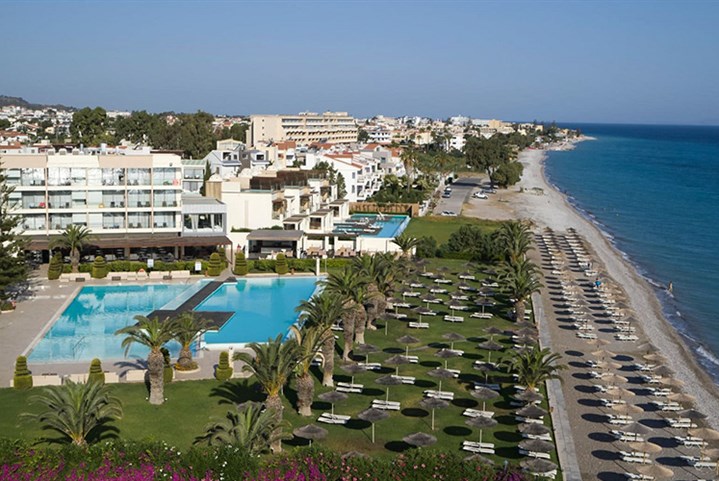 Hotel The Ixian Grand & All Suites - 