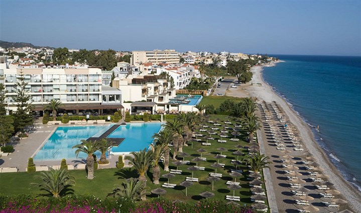 Hotel The Ixian Grand & All Suites - 