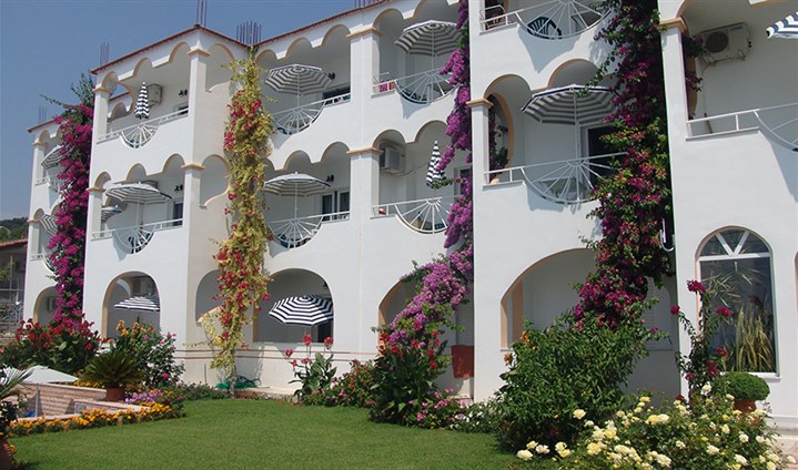 Hotel Haris Apartments and Suites - 