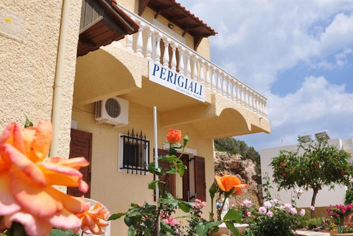 Apartmánový dům Perigiali - Řecko