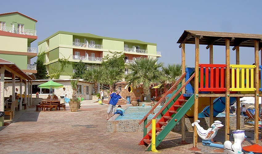 Hotel Eri Beach & Village